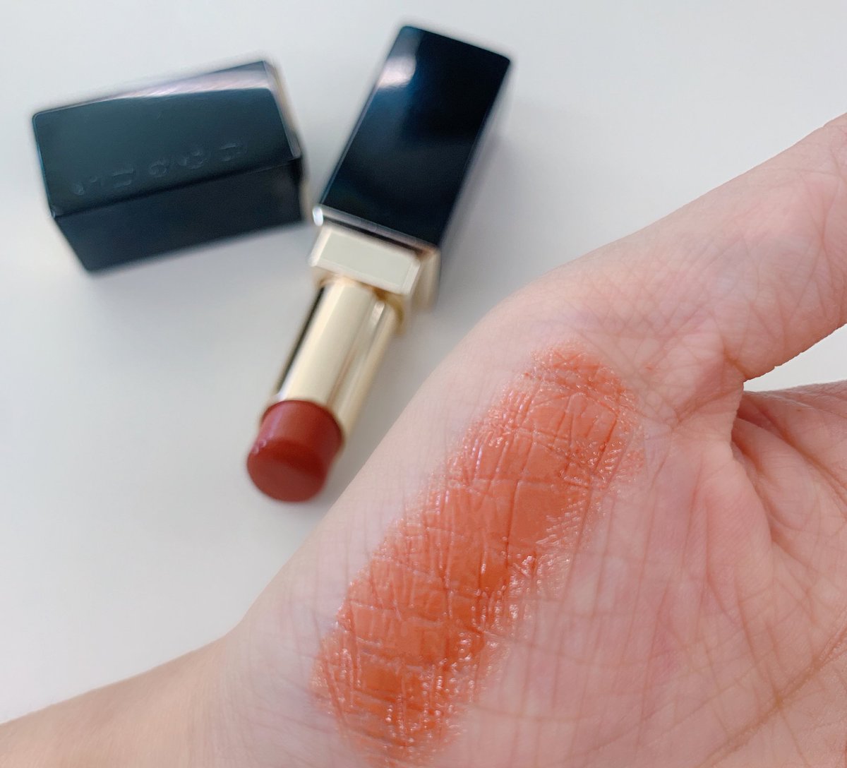 阪急限定のSUQQU モイスチャー リッチ リップスティック114 焦飴