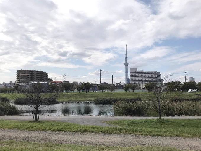 今日はこんなトコ通りながら仕事に向かっています。
川沿い気持ちいい〜♪ 