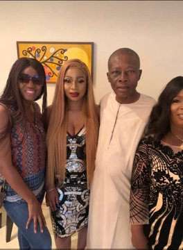 leyonahh's tweet photo. Meet the famous "Uncle Uzo"
Mercy's Uncle
She wasn't shy,she just screamed his name๐
I cant love this girl less๐ฅ family first above all #MercyUltimateWinner #BBNaija https://t.co/72q0CzjEFQ