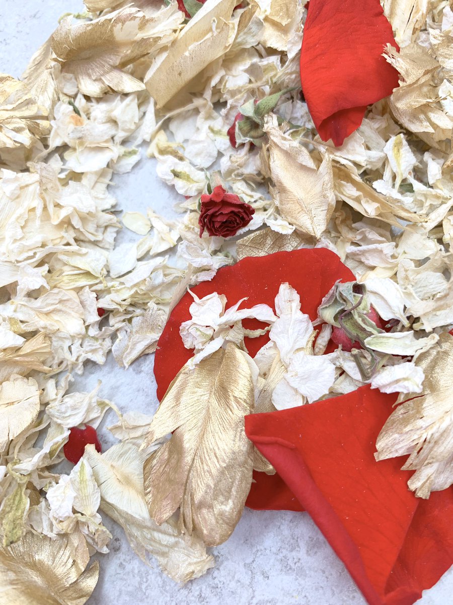 Our Pick n Mix range allows you to make the perfect blend for your occasion, you get to choose from our whole range of petals. Here’s one created this week 😍 #confetti #biodegradableconfetti #wedding #weddingconfetti