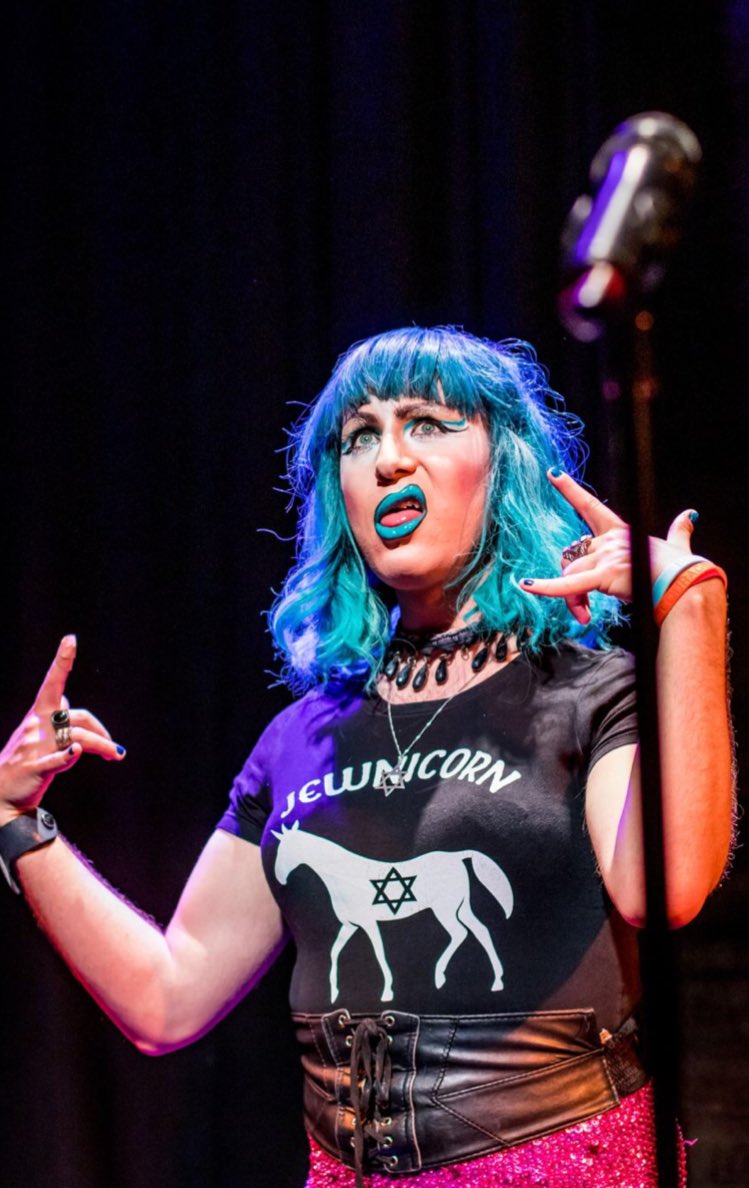 DEAREST #DRAG FANS! #BecomingElectra is back. We have our first show <a href="/KingsHeadThtr/">King's Head Theatre</a> and I thought I’d give you 8 reasons why you should come (again- for those who’ve seen it). system.spektrix.com/kingsheadtheat… Thread=>