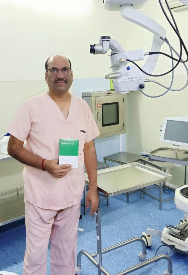 DRVLPSC_eye's tweet image. Introducing LATEST Eyhance EDOF Lens for giving extended range of vision to patients @ VLPSC 
#eyhance , #jnjvision , #tecniseyehance.
#first is endless.
Dr. Virendra implanted first TECNIS Eyhance IOL for the treatment of cataracts in Rajasthan.