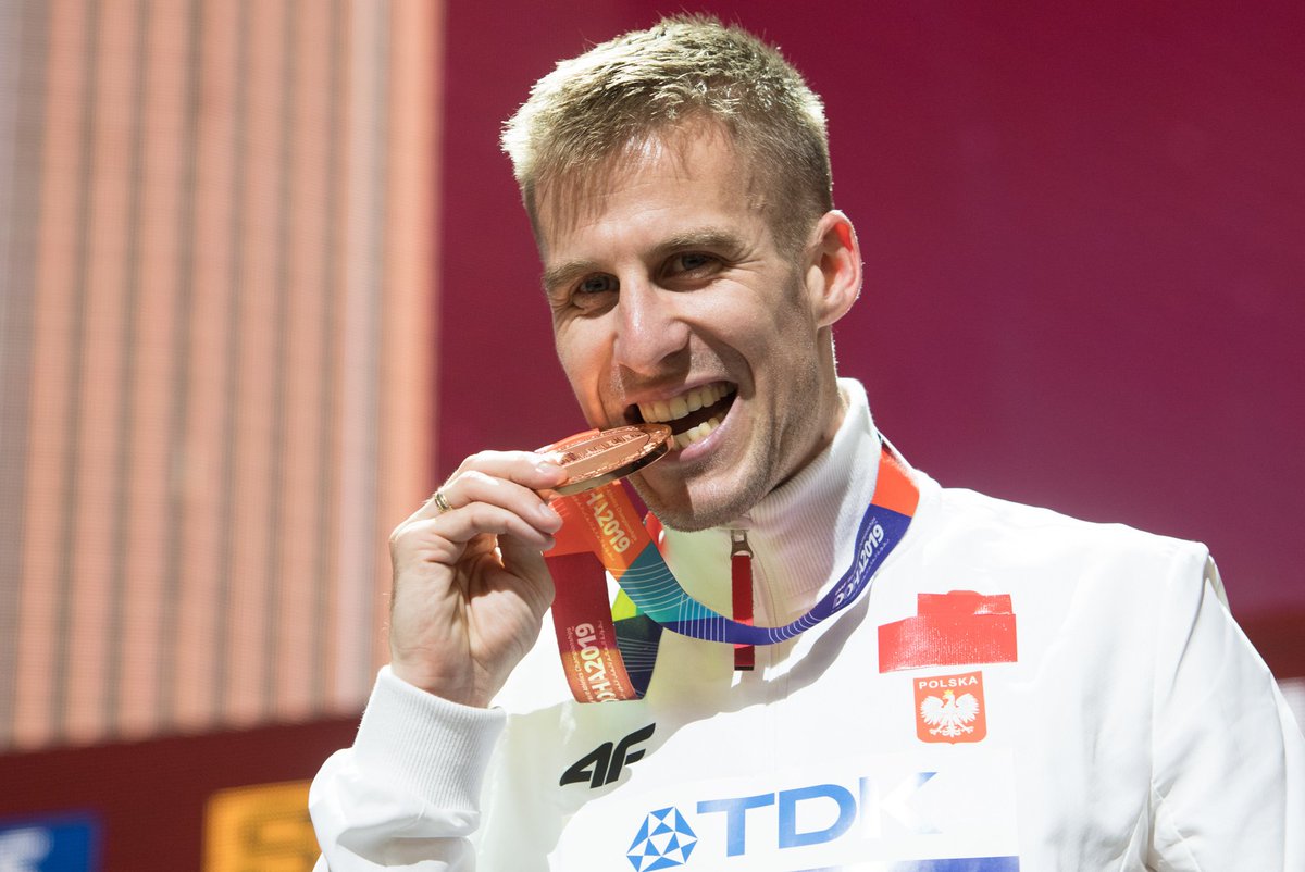 LubieTuByc's tweet photo. Ostatni dzień @IAAFDoha2019 był pełen emocji i radości. Brąz🥉dla Marcina Lewandowskiego - 1500m i srebro 🥈 Igi Baumgart-Witan sztafeta - 4x400m i dwa NOWE REKORDY POLSKI 🔥 👏 foto #PSkraba #sportWKP #KujawyPomorze @cwzs_zawisza @BydgoszczPL @SPORTwTVP3 @sport_tvppl @radiopik https://t.co/d3xLIF65Aq