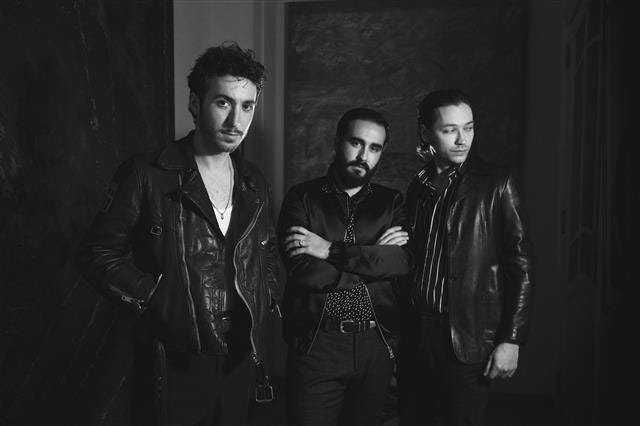 ⚡️Vuelven <a href="/polockband/">POLOCK</a>.
La última vez que hablé con ellos me dijeron: «Nos consideramos una banda de rock, aunque es cierto que cuidamos mucho las estructuras y melodías de voz para crear canciones pop pero más sofisticadas».

Veamos por dónde andan ahora. 
Nuevo single 🔜  18/10