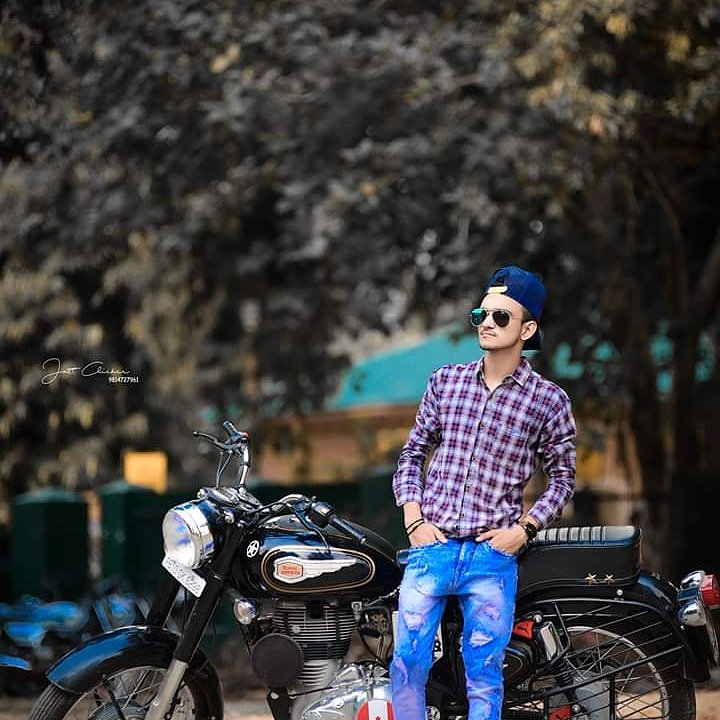 Boy is bike 220 pose - PixaHive
