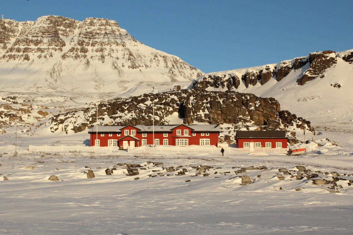 Nordregio's tweet photo. 2/3 of the #Arcticpopulation live on #permafrost. But #increasingtemperatures cause its thawing, affecting mainly industries and infrastructure. Read more about the changes that influence life in the #Arctic in our new publication: https://t.co/LVvlrEqbW4 @_Arctic_Circle https://t.co/D5ERq5ehCj