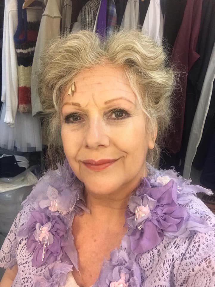 F2Clark2003's tweet photo. #Buenosdias 🌟
Esta semana interpreto el rol de abuela de Billy Elliot los días
Martes 20 hs
Jueves 20 hs
Viernes 17 hs
Sábado 21 hs

Puedo estar más feliz??♥️
Te vienes?

@BillyElliot_es 

#patriciaclark #singer #actress #tapdancer #BillyElliot https://t.co/x2luBMw2sC
