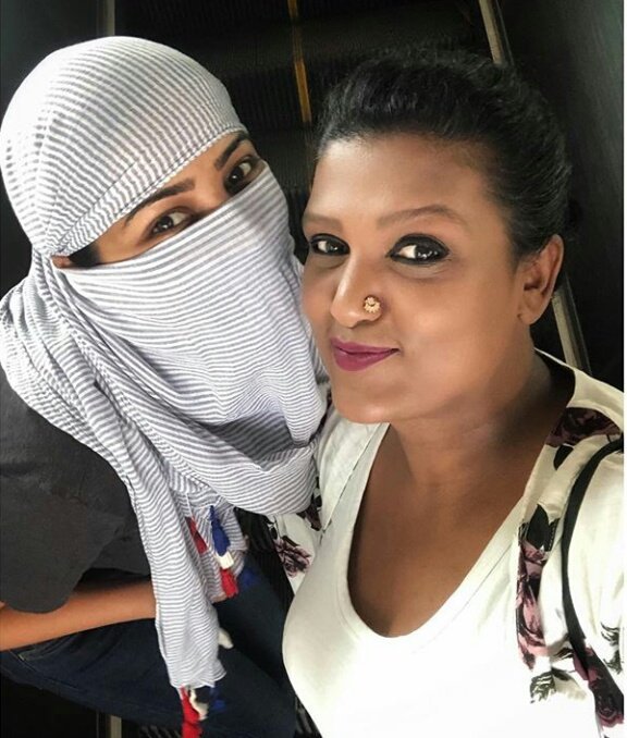 RachitaRamDQ's tweet photo. Namma Bengaluru 
Namma Metro 🚊
Thanks to @tejukranthi for taking me on my dream ride🤗♥️
#proudbangalorean #nammametro https://t.co/yM0K4qFRh8
