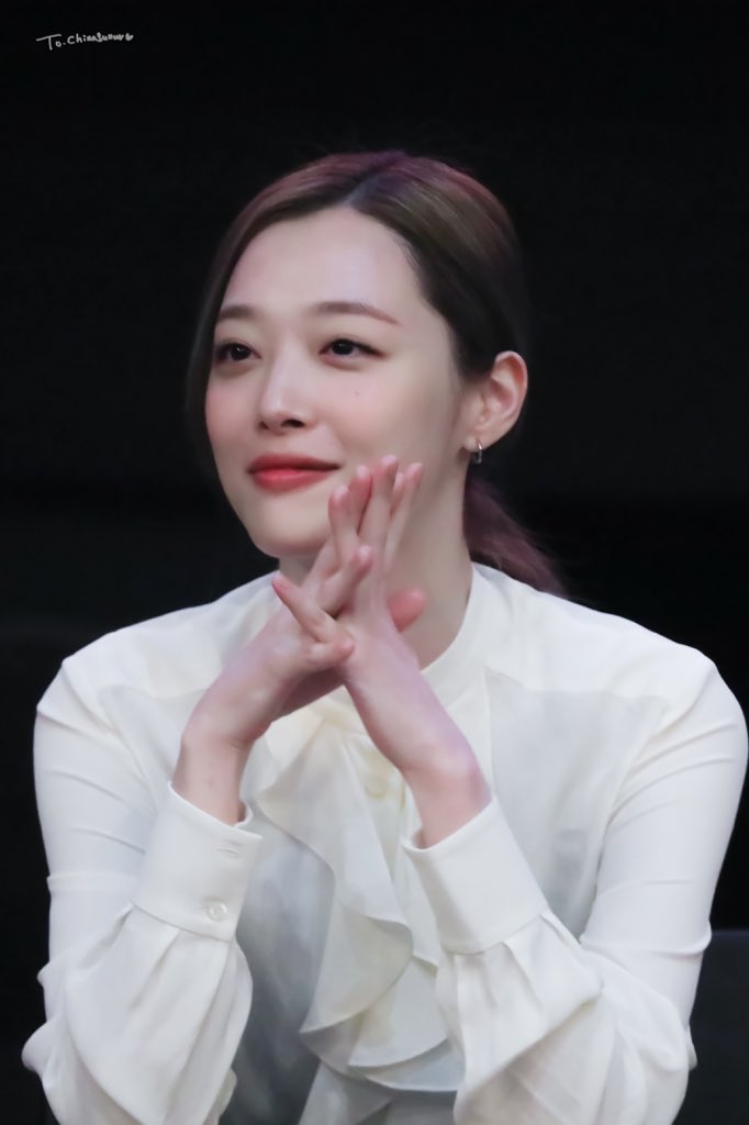 ChinaSulluv's tweet photo. 191005 영화 <메기> 3P
#최진리 #설리가진리 #설리 #Sulli https://t.co/LkXNRoHFVl