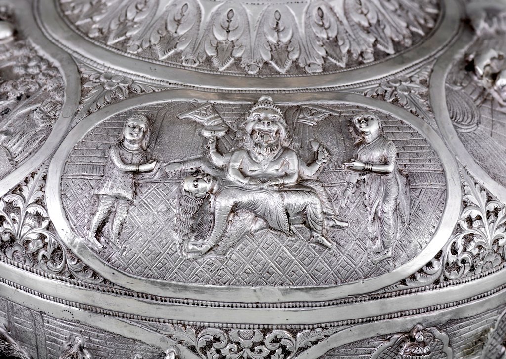 BDLMuseum's tweet photo. Ghagar, embossed #silver, late 19th-early 20th century, Pune. Depicts #Dashavatars of #Vishnu all around its body, with background and scenery depicted in great detail. Each avatar & the corresponding story can be identified by its #iconography.
#objectofthemonth #BDLMuseum https://t.co/3RvH5zvF1C