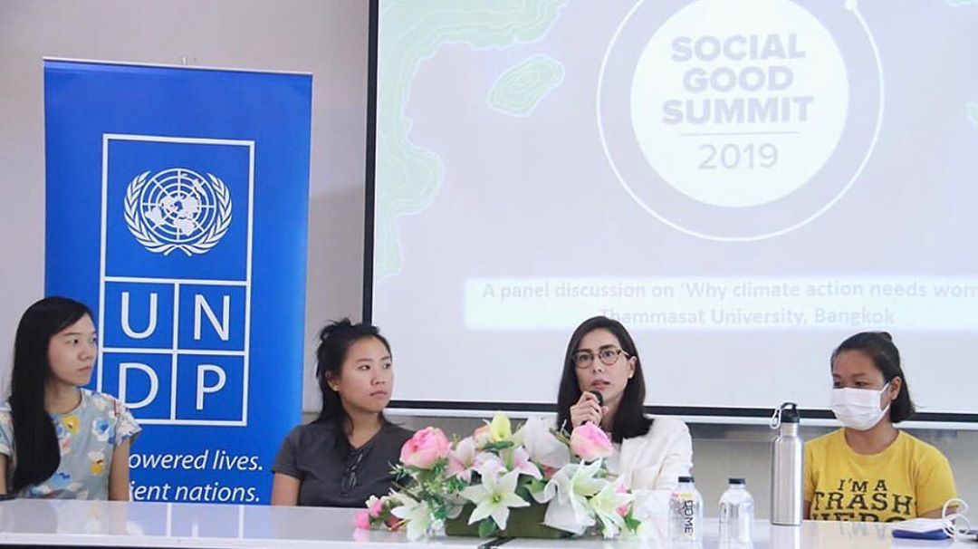 Why climate action needs women?’ เพราะเราต้องการความร่วมมือจากทุกภาคส่วน และต้องการให้ทุกคนได้มีส่วนร่วมอย่างแท้จริงในการต่อสู้กับปัญหาภาวะโลกร้อนที่เป็นภาวะฉุกเฉินที่ต้องได้รับการแก้ไขอย่างเร่งด่วน 🌎💙💚 undpthailand #climatecricis