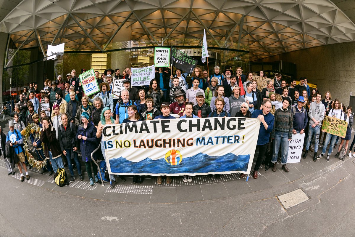 ActOnClimateVic's tweet image. Community members sent a clear message to @EnergyAustralia and the big polluters today:
Get on board with Victoria's efforts to tackle the climate crisis or get out of the way! #ClimateImpactsVic #SpringRebellion #SpringSt