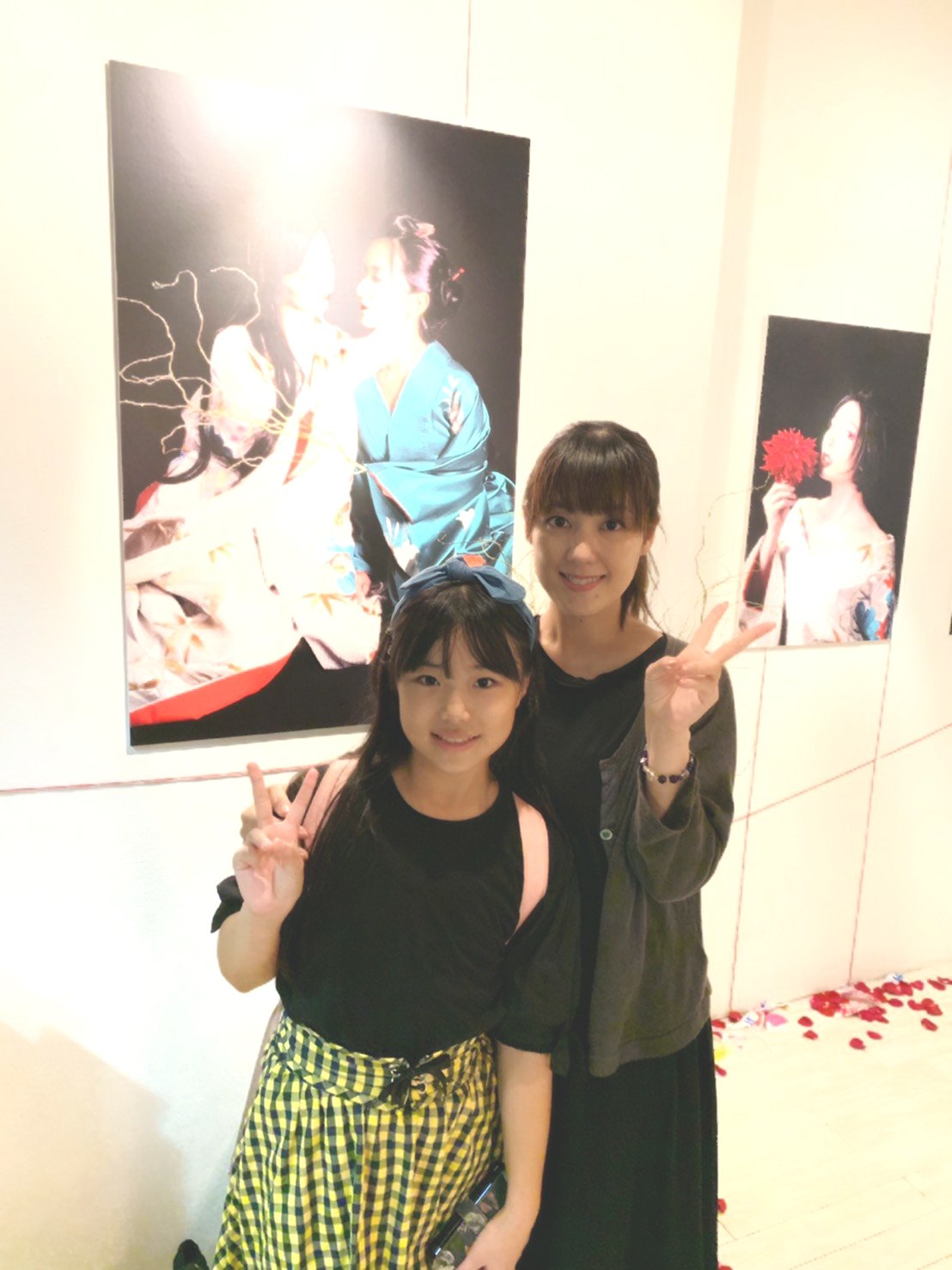 伊藤翠 お母さんのお友達の千恵ちゃんの個展を観に行ってきました どれも素敵なお写真ばかりでいつかこんな風に撮ってもらいたいなぁって思いました 透也くんもかっこ良かった 沢口千恵 ちゃん 大泉美佳 さん 野島透也 くん 言奏幻写 新宿眼科画廊