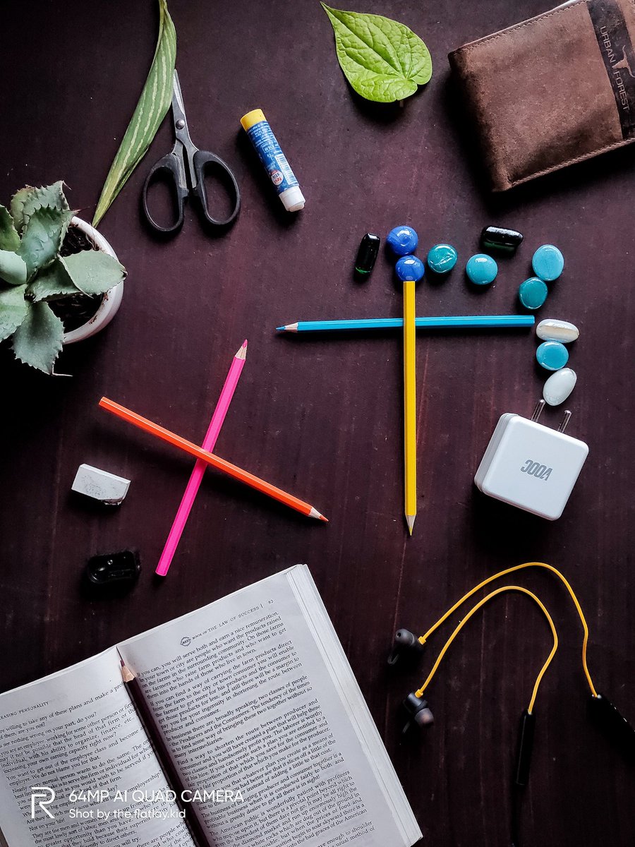 MadhavSheth1's tweet image. Now that’s an expert way of showing all the essential things in one frame! India’s first 64MP Quad Camera smartphone #realmeXT is back on sale today at 12 noon. #shotonrealme by @Dewam10