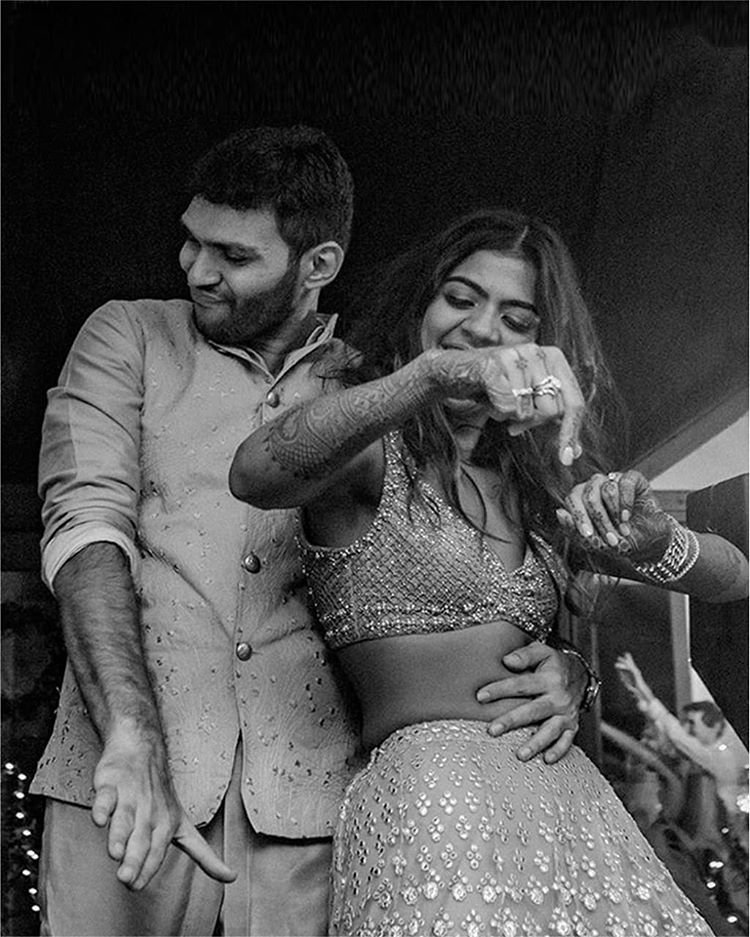 kunalrawalmen's tweet photo. The way brides and grooms celebrate their wedding today has seen a significant change, they are more carefree and joyful. @priyankarkapadia @hashimbadani #Prihash
#KunalRawal #KRMen #Wedding https://t.co/cBRV9bwdfh