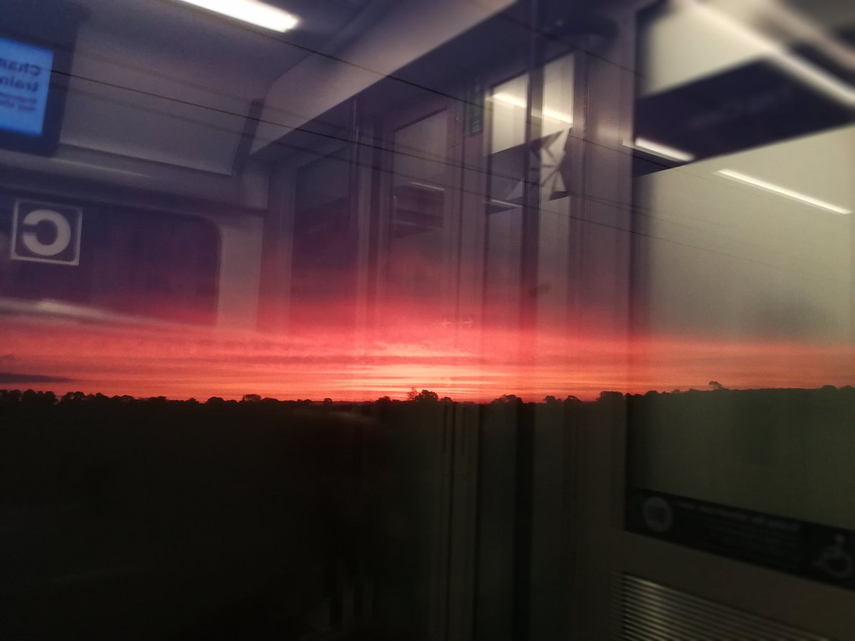 BillyC778s's tweet photo. Rather a splendid sunrise from coach C #FromTheTrainWindow https://t.co/arbp2Amhmd