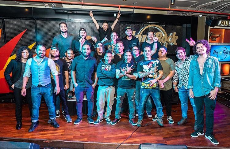 CatFlacksRoad's tweet photo. Un poco de lo que fue nuestra presentación en el @HardRock #VivaRockLatino 🐈 https://t.co/yzBwwcq5QL