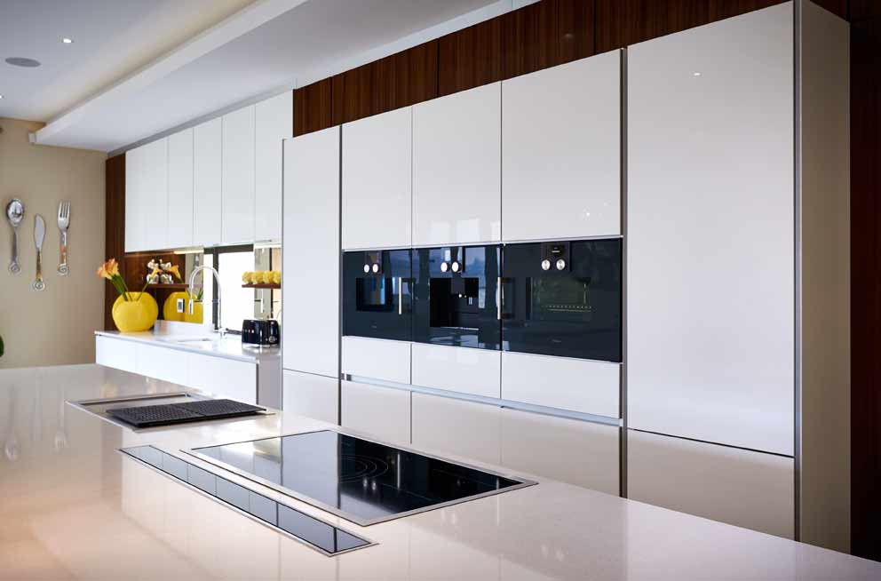 High- gloss acrylics: Easy maintenance, strong, fresh, modern. 

#homedecor
#interiordesign
#kitchendesign
#besbokekitchens