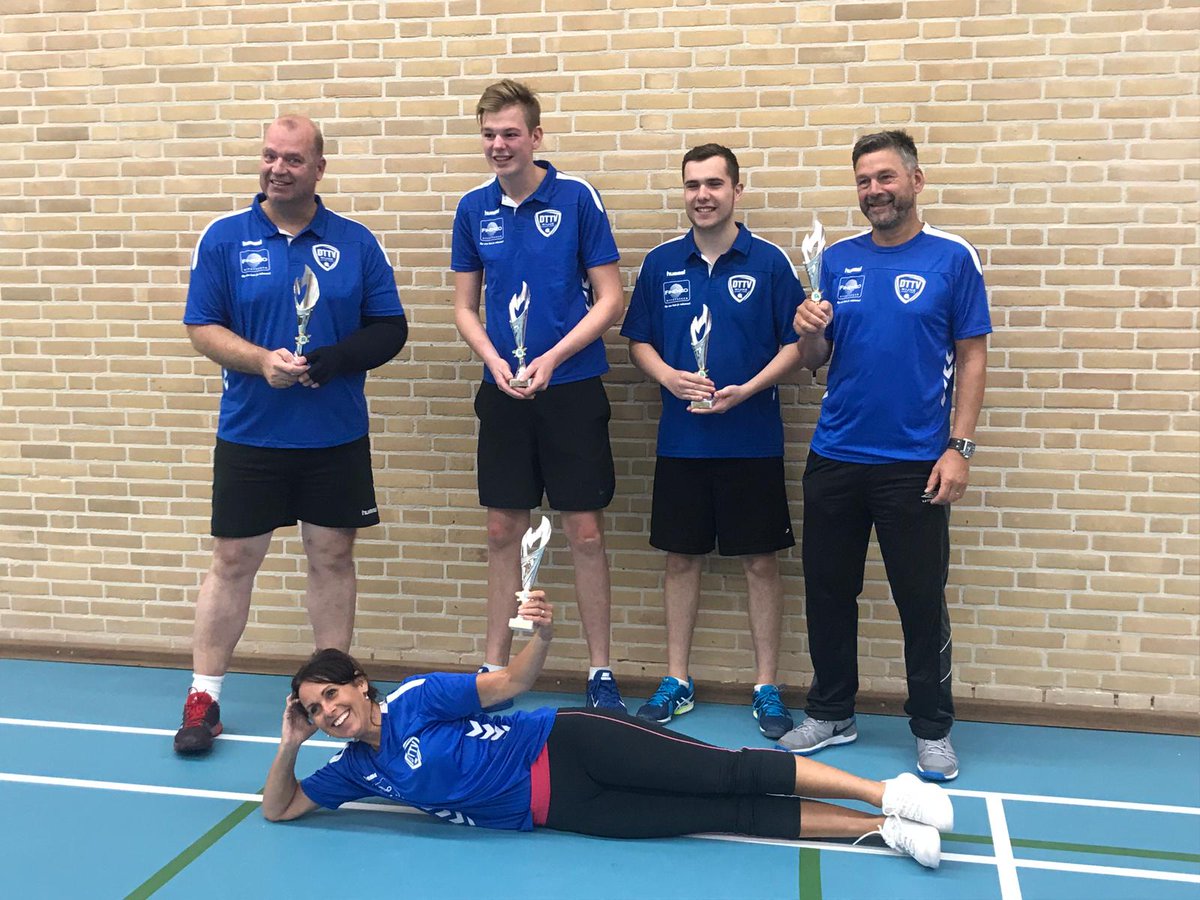 ttvwijhe's tweet photo. Prachtige prestaties van onze leden gisteren bij de NK dynamic tennis. @bertliefers, Nick en Nino werden Nederlands kampioen, Ben en Inge derde. Ook de andere koppels speelden heel verdienstelijk. Veel publiek en prachtige promo voor de sport en club. https://t.co/JQ99MHLwVT https://t.co/6Zh6joEyLy