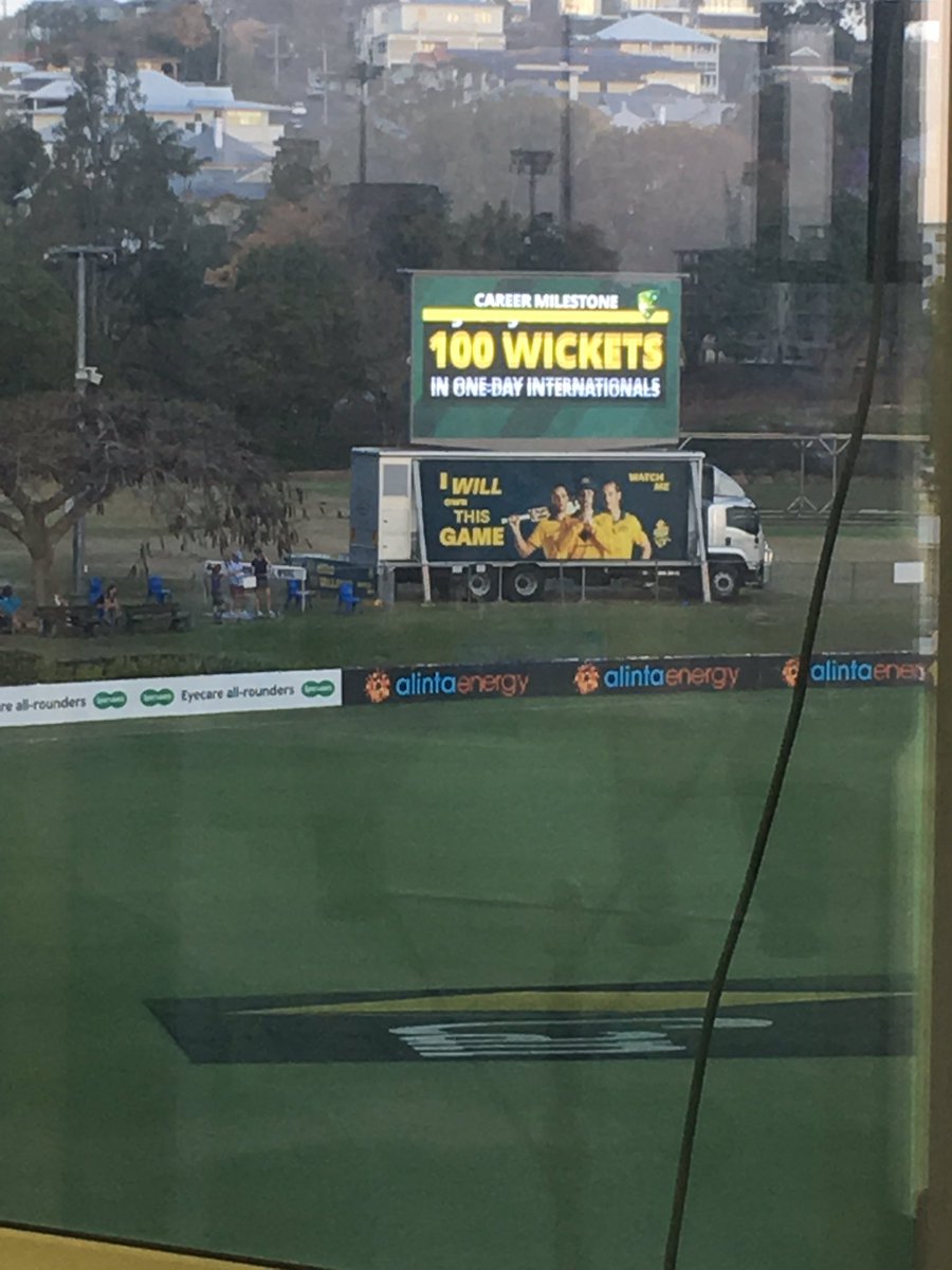 zanofc's tweet photo. What a moment!! Qlder Jess Jonassen becomes just the 4th Australian to take 100 wickets in ODI cricket! Trapped Kumari in front for 4 - SL now 7/164 in chase of 283 with only 36 balls left #WellDoneJess #AusVSL https://t.co/yn6C4FTiKv