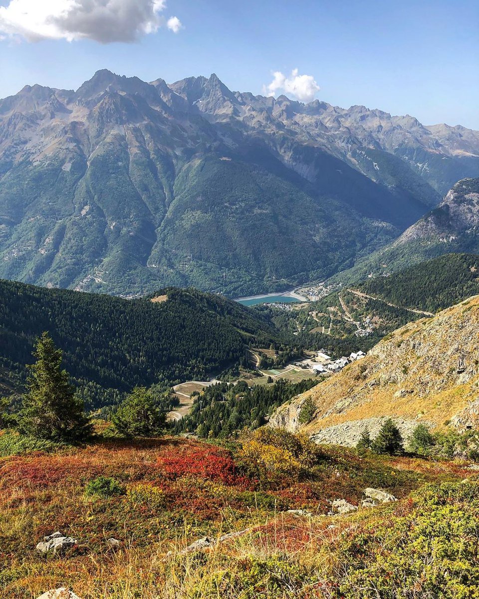 oz_en_oisans's tweet photo. "L'automne est le printemps de l'hiver" 🍁🍂🍄 ~ Henri de Toulouse-Lautrec
#ozenoisans #alpedhuez 
_
📷 @lauvitellodge https://t.co/GjXwhgZwl1