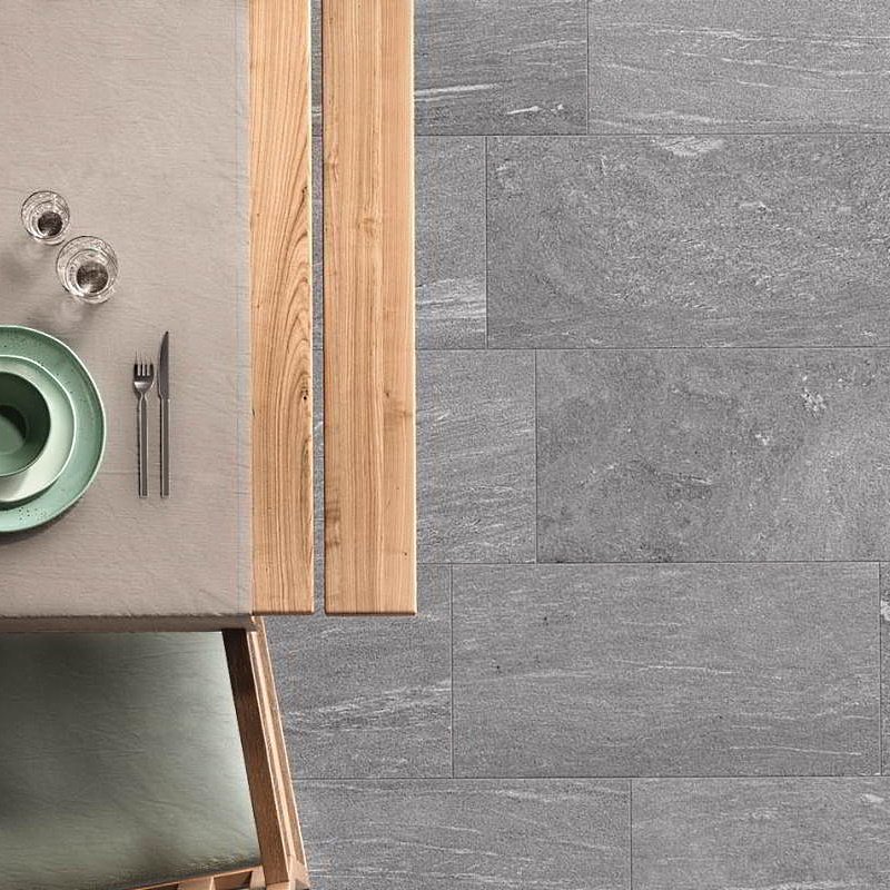 LeerdamMiddag's tweet image. De Supergres Stonework T20 Lugnez is een tijdloze steenlooktegel. Zijn grijze tonen en kleine oneffenheden laten hem stoer ogen in uw interieur.

Wilt u deze tegel thuis? Bekijk hem dan nu op onze website. middagmarmerentegels.nl/catalogus/tege… #middagleerdam #supergres #stonework #T20 #Lugnez