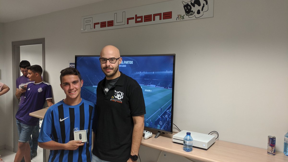 areaurbananet's tweet photo. Enhorabuena a los ganadores de nuestro torneo de #FIFA20 . 1° Miguel Ángel Gómez @I8lMiguel, 2° Christian Castañeda, 3° David Manrique. Recordad que tenéis una nueva oportunidad en #netwired11 . @AytoArroyo https://t.co/ROlzpt0AAH