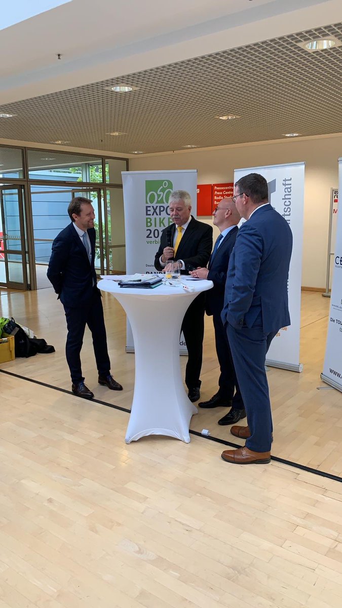 ZIAunterwegs's tweet photo. Die ⁦@exporeal_team⁩ wird traditionell eröffnet mit dem ⁦@expobike⁩ Empfang und für den ZIA parallel mit einem gemeinsamen Netzwerkfrühstück zur Zukunft von Corporates mit ⁦@CoreNetGlobal⁩ . Wir wünschen allen Besuchern eine erfolgreiche Messe! https://t.co/wWGwtnB70Z