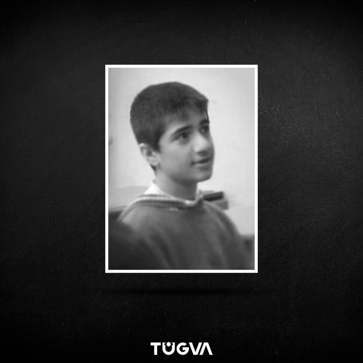 Güne nasıl başlamıştı? Kim bilir… Henüz 16’sındaydı, kurban eti dağıtıyordu, masumdu. Yaşasaydı şimdi 21 yaşında bir delikanlı olacaktı. Olamadı. 
Şehadete ulaşan #YasinBörü kardeşimizi unutmadık, unutmayacağız… #7ekim