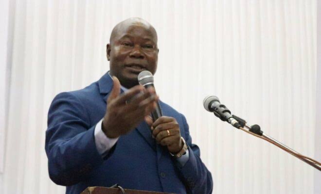 "Mbunge wetu (Mwita Waitara-Ukonga) hatoshi, japo yupo CCM na ana wadhifa mkubwa. Nilikutana naye Dodoma nikamuuliza kuhusu barabara, alichofanya alininunulia bia halafu akaniambia, we kunywa bia, mambo ya barabara yatakusaidia nini."- Mjumbe wa Kamati ya Siasa ya Mkoa wa Dar.