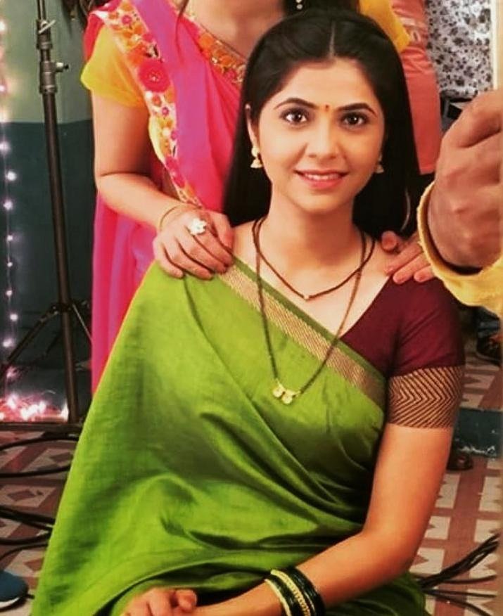thesocialhoot's tweet photo. A saree is not just a garment. It’s a power, an identity, a language.
@officialveenie
#Navratri #PeacockGreenColor #PeacockGreen #PeacockGreenSaree #TodayColor #Radha
#VeenaJagtap #VeeniesWorld https://t.co/HvZyGrBMTm