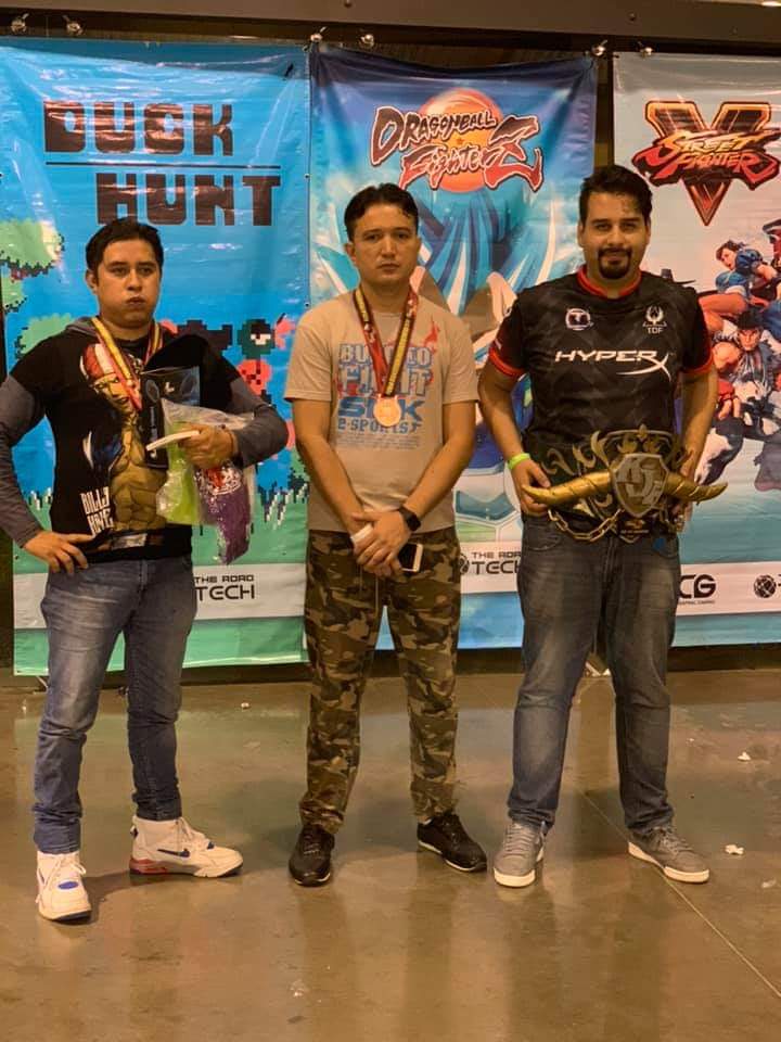 ViolentKain's tweet photo. Gané #KOFXIV #FuriaTica2019 y califiqué al SNK World Championship. Gracias a todos por el apoyo, especialmente a mis equipos Texas Crew y @Teamdeltafenix y a mi patrocinador @HyperXLatam. También gracias a @ArcadeRumble, ustedes saben por qué.
¡Sí se pudo! https://t.co/fg2Bdo2T3Y