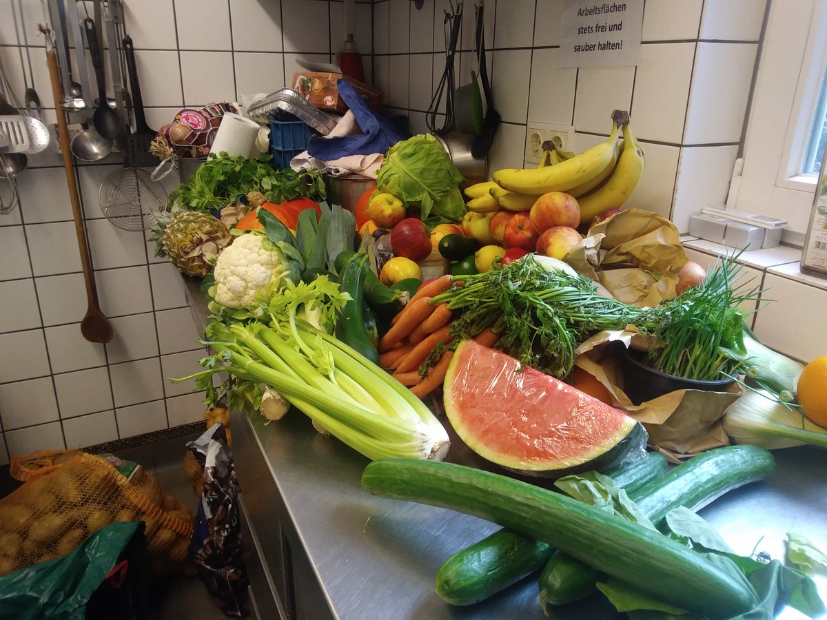 Erntedank kommt bei uns mit einem Tag Verspätung an und landet in unseren Töpfen.