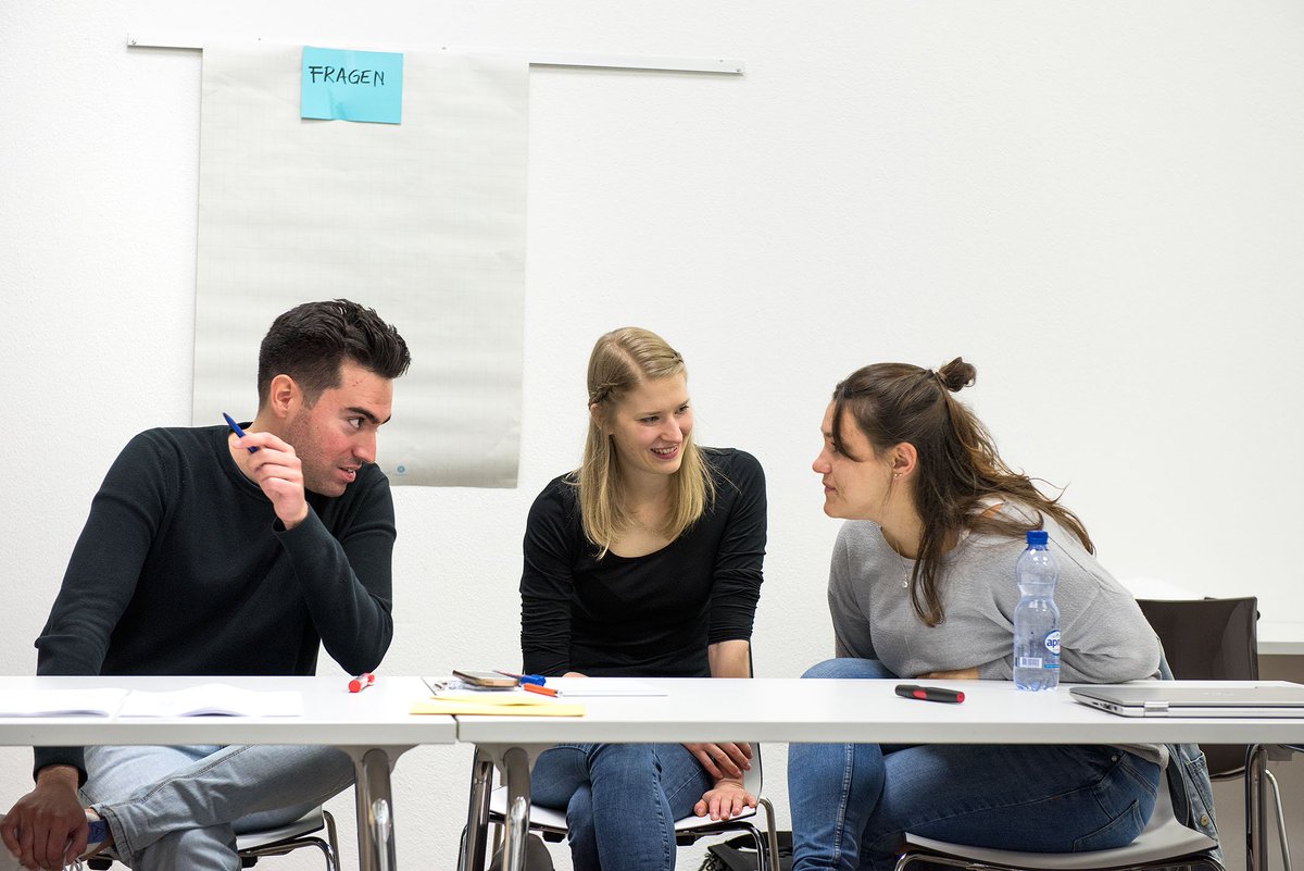 Unispital_USZ's tweet photo. ZIPAS startet heute auf der Traumatologie und der inneren Medizin. Lernende und Studierende betreuen dort eigenständig Patientinnen und Patienten: https://t.co/WJ2uVCJVJJ
#ZIPAS ist eine Zusammenarbeit von @CareumCH, Careum Stiftung, @UZH_ch, @Unispital_USZ, zag und @ZHAW https://t.co/bn0UrpahBX