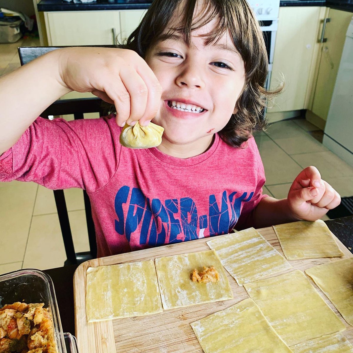 PriMcGeehan's tweet photo. Sunday fun-day in the kitchen for daddy and his little sidekick! 👨🏼🍳
#familytime #kidscooking #kidsinthekitchen #cheffamily https://t.co/iANBWRhMtm