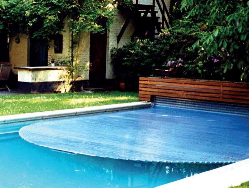 poolandspascene's tweet photo. The poly carbonate anti-algae automatic swimming pool cover family from Oase continues to grow.
https://t.co/lFuN5PS5K8
#SwimmingPoolBuilders #PoolBuilders #SwimmingPool #PoolandSpa #SwimmingPoolScene
#OASEPoolCovers #SwimmingPoolCover #AutomaticPoolCover #SlattedPoolCover https://t.co/j6lJrlzjgo
