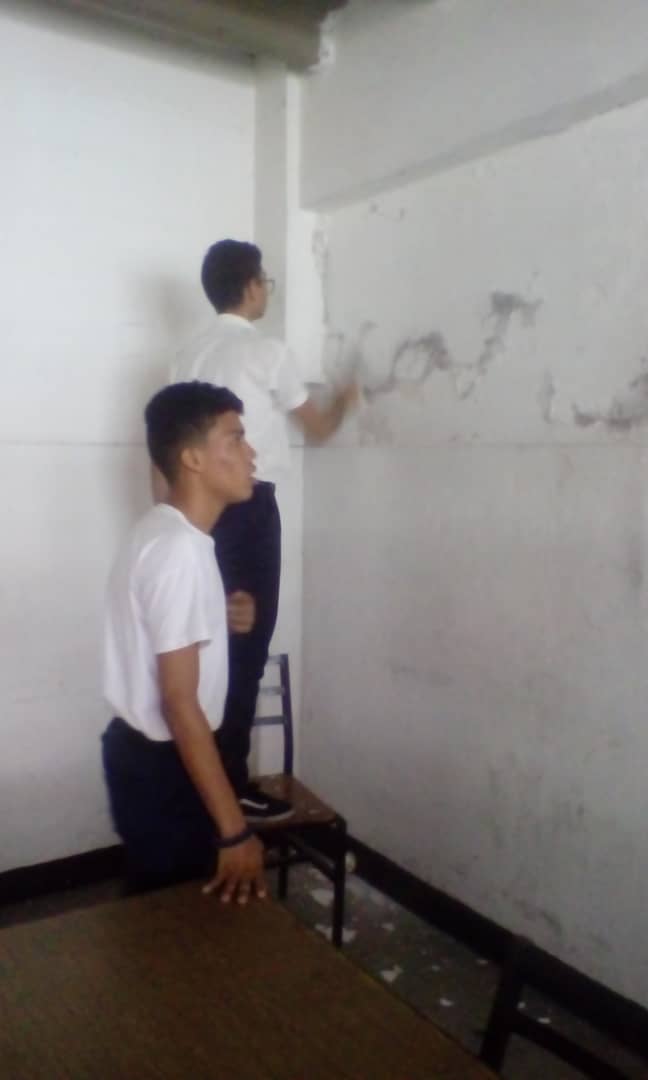 #3deoctubre Jornada de limpieza en las aulas de clases y pasillo del Centro de Formación Socialista "Simón Rodríguez", trabajó comunitario del PNFA. <a href="/WuikelmanAngelP/">Wuikelman Angel P.</a>