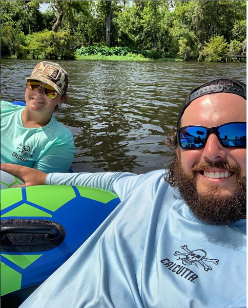 Floating through Monday like....#relax #calcuttahat #calcuttaperformanceshirts #calcuttasungalsses #calcuttaoutdoors

📸enjoicoast