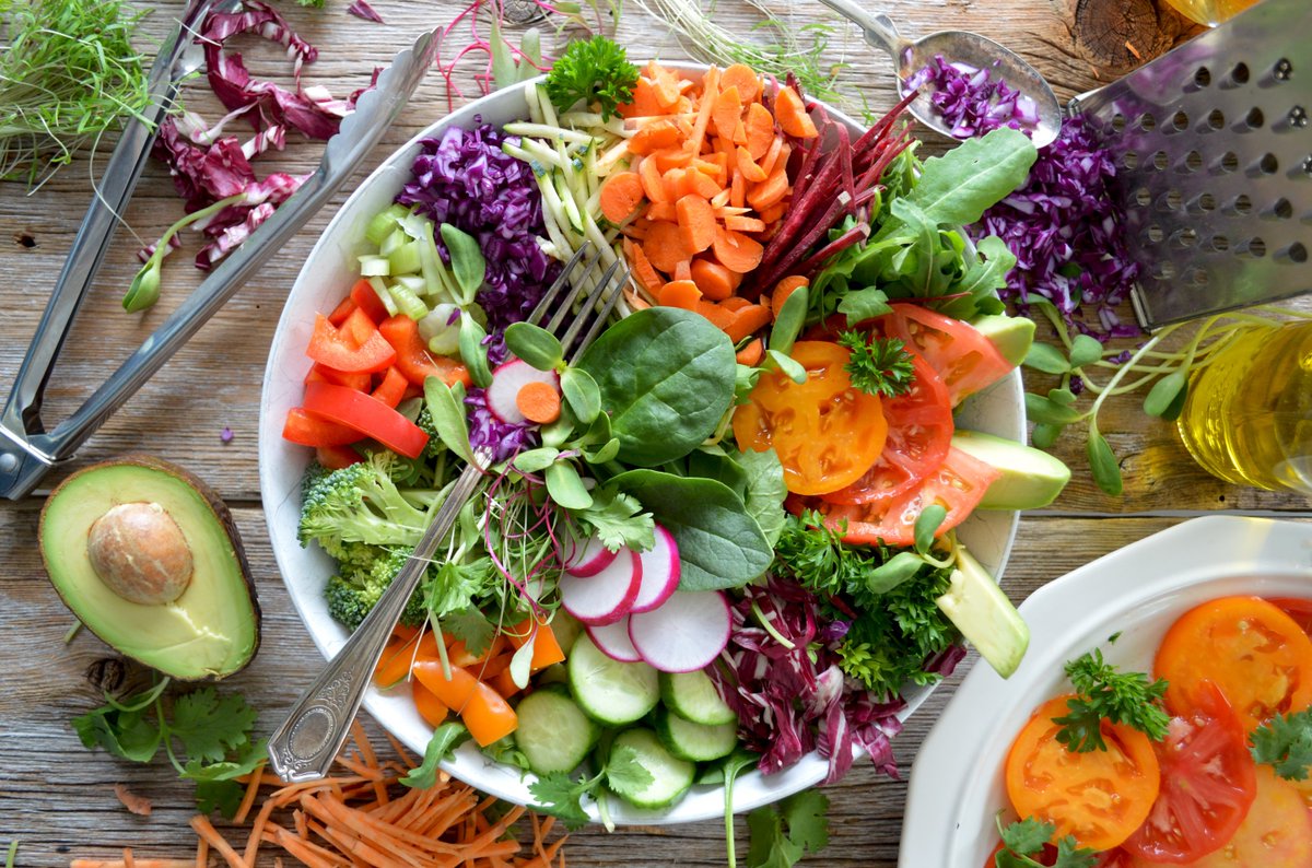 estadaomoda's tweet photo. Vegetarianos e veganos podem fazer dieta low carb? Sim! Saiba como https://t.co/ENkYAjW2wm - via @bloglindeza https://t.co/ezppkKEAyP