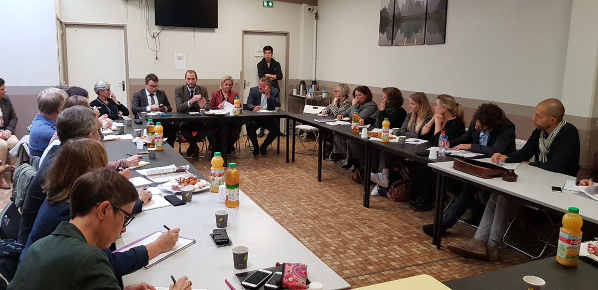 OssonCatherine's tweet photo. Poursuite du #grenelleviolencesconjugales à l’accueil fraternel roubaisien pour une table ronde pour définir les conditions de création d’un réseau de détection de violences en prise avec le quotidien d’une femme victime. @MarleneSchiappa https://t.co/RKOHVLkUSt