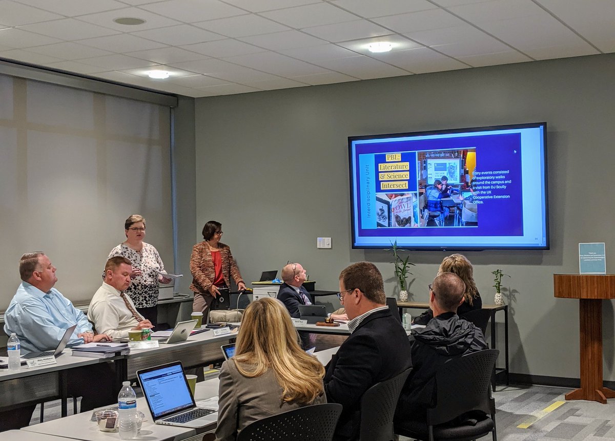 DianeBHatfield's tweet photo. Great presentation @NKCESKids1st  by @Melenggar and @shan_bosley on how to #LeadFromTheLibraryKy #EquitableAccess #EngagedLearners #DigitalSkills #MakerSpace #BuildingACultureOfReading @TLJamesA https://t.co/NtoRAP2WRw
