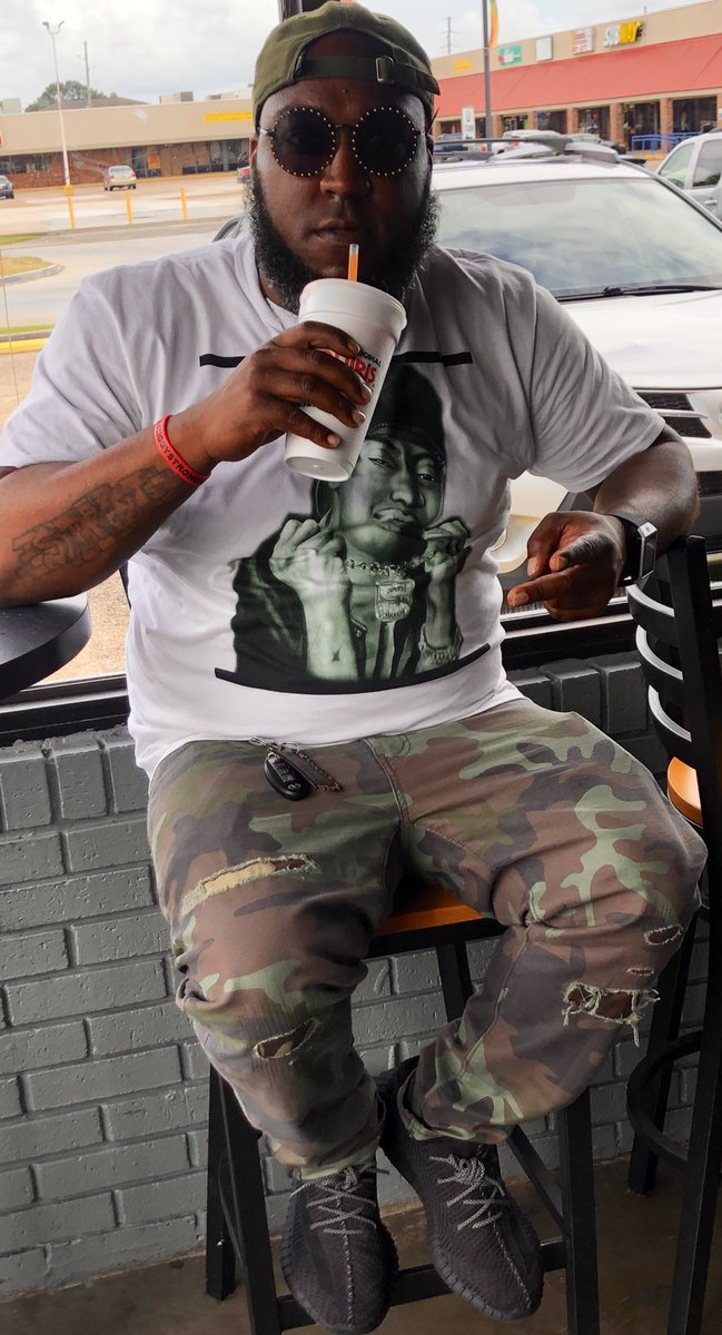 djyoungcoo's tweet photo. Still Loakin Wit No Sleep πβπ΄ #StreetCommentator π₯€ https://t.co/He2MfJnBsX