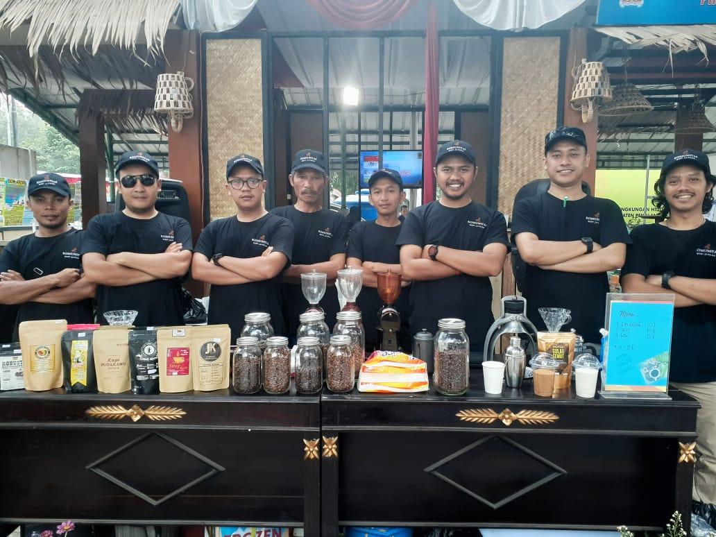 amino_aris's tweet photo. Komunitas Kopi Jateng ( kopine wong Jawa tengah ) 
@PakBY1 
@EkoPran10823469 
@DistanbunJateng 
@ganjarpranowo https://t.co/98gDWk8Cpp