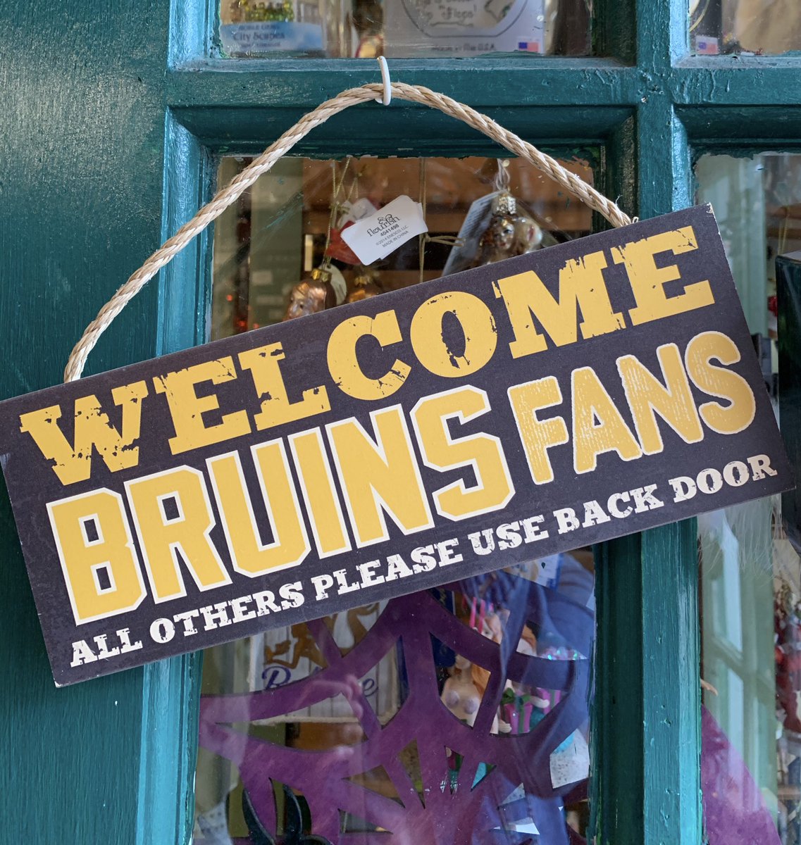 veronika_dev1's tweet photo. Why did I instantly think about @maddyleger1 when I saw it?!๐ค #sportsfan #bostonfan #bostonbruins #hockey #boston #northshore https://t.co/nWzsspzfQx