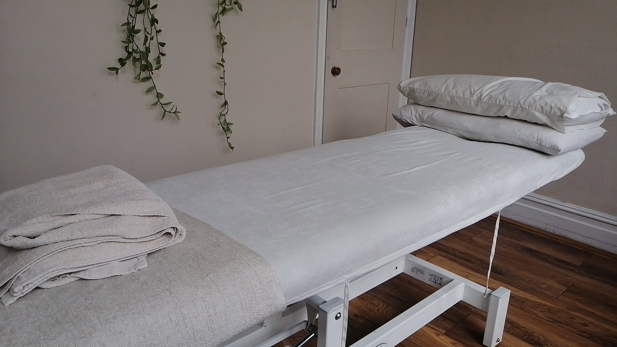 SportsMassage74's tweet photo. Little break before next client. Lots of stretching and deep tissue work.
https://t.co/x8jYx18T62
#sportsstretching #sportsmassage #massagemondays #massage #stretching #holborn #recoverymassage #rom #doms #AdvancedMET #advancedmassagetherapist https://t.co/JMtOEzCXrr