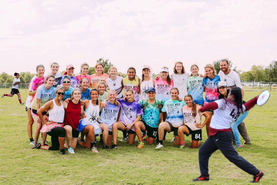 Look at this sexy Never Mrs family!
Family of JPN winners right there posing for a super unedited picture ☝️