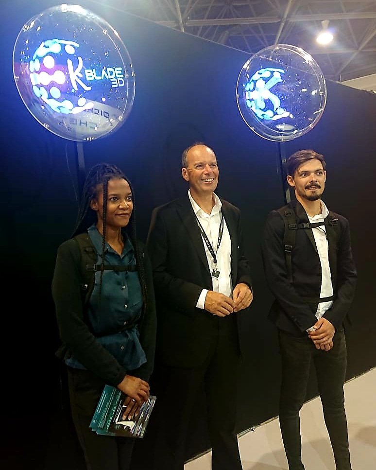 KBlade3D1's tweet photo. K-Blade 3D était présent au salon de l'immobilier sur le stand de @theagencyimmobilier.

Ainsi qu'en démonstration de nos hologrammes portables K-BAG au sein de l'événement. https://t.co/An77Bjy0Kj
