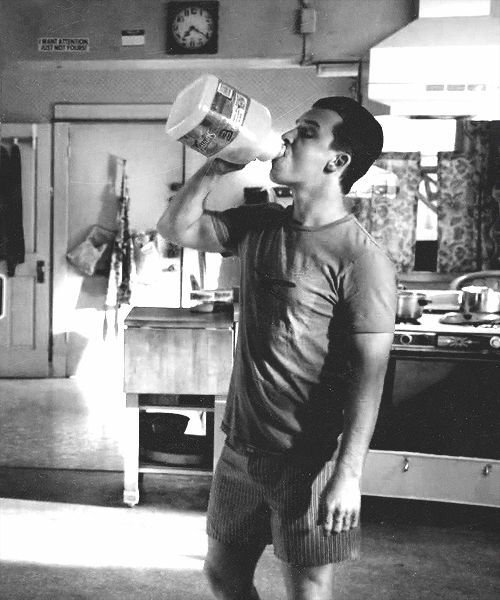 endgame2018's tweet image. Good morning everyone, look how cute Mickey is drinking orange juice 🥰🥰🥰🥰🥰