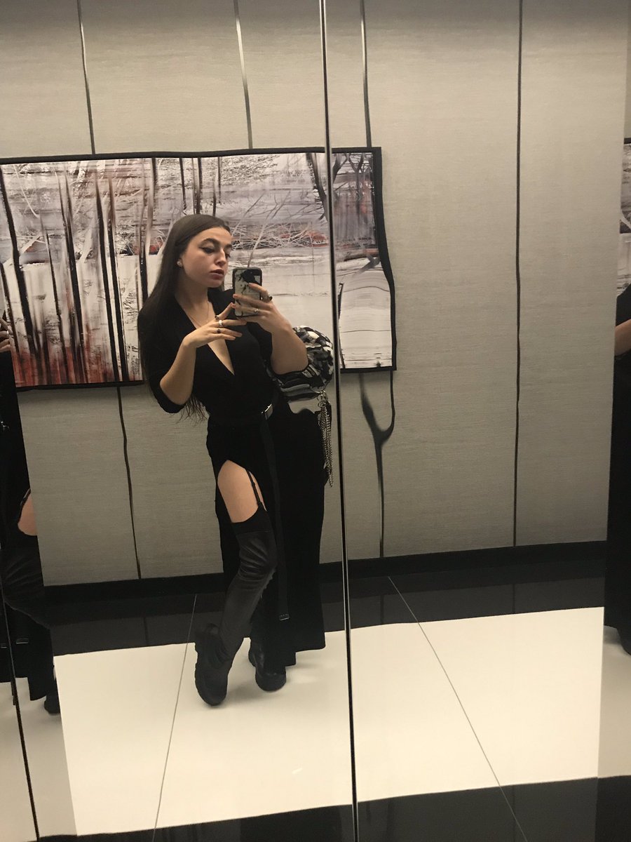 grimy_again's tweet photo. he knows it’s very expensive to date me😙💸 https://t.co/8esNMiFK8B