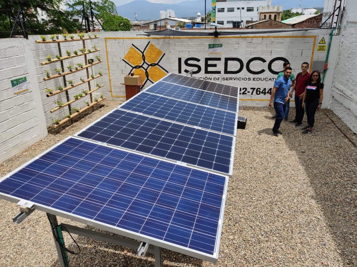 CENSGrupoEPM's tweet photo. Estuvimos presentes en la 2da Feria de Energía Solar #EcoSolar, socializamos nuestra experiencia con los Sistemas Fotovoltaicos en las redes eléctricas de #CENS.
#LaEnergíaDeTuVida https://t.co/NvDbxm6ZER